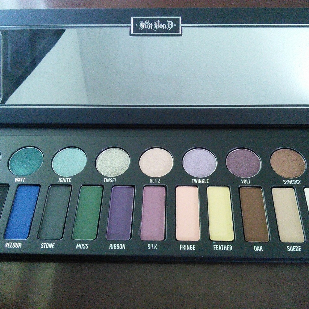 Kat Von D Metal Matte eyeshadow palette